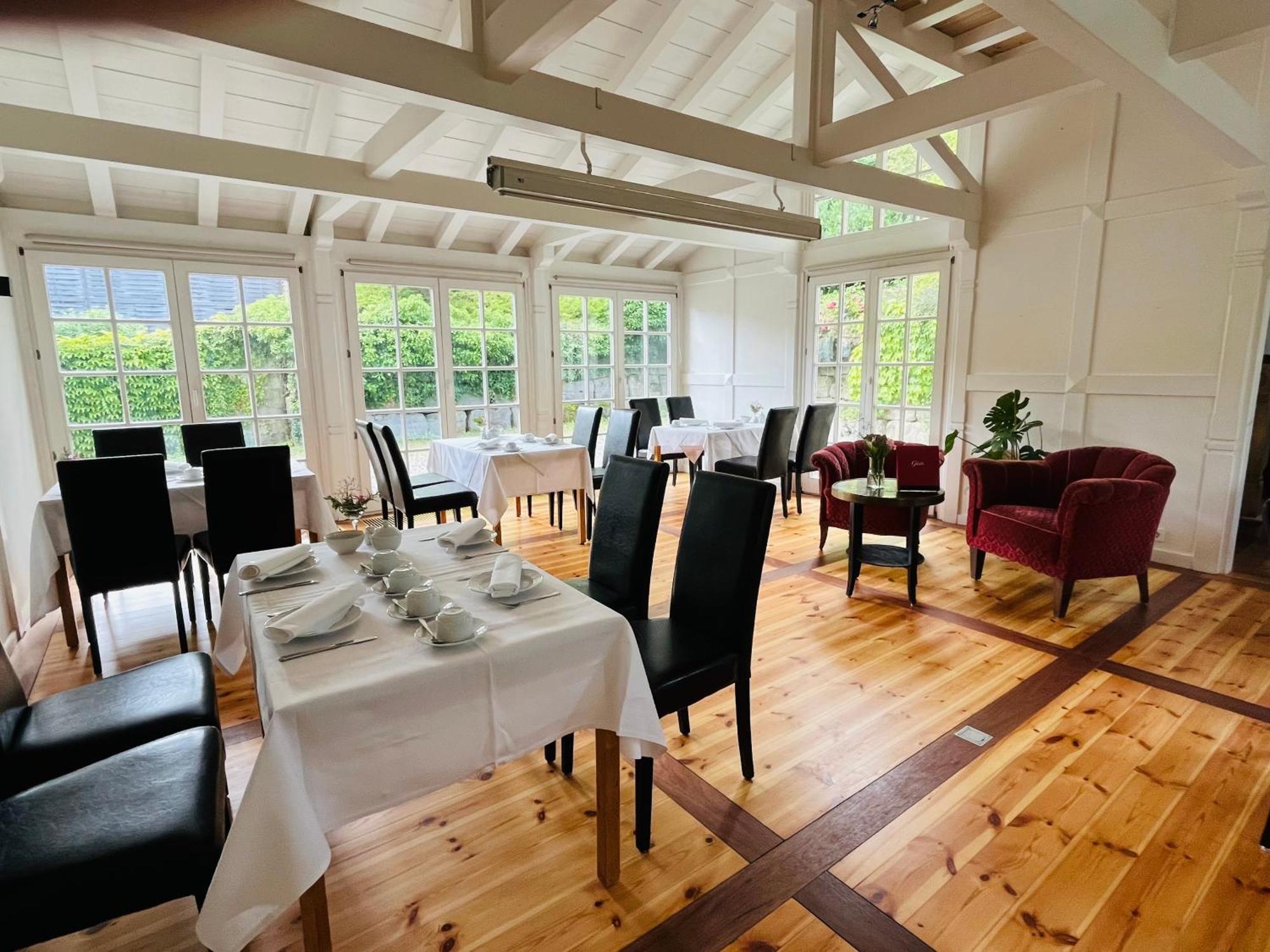 Hotel Hahn Gondelsheim Экстерьер фото
