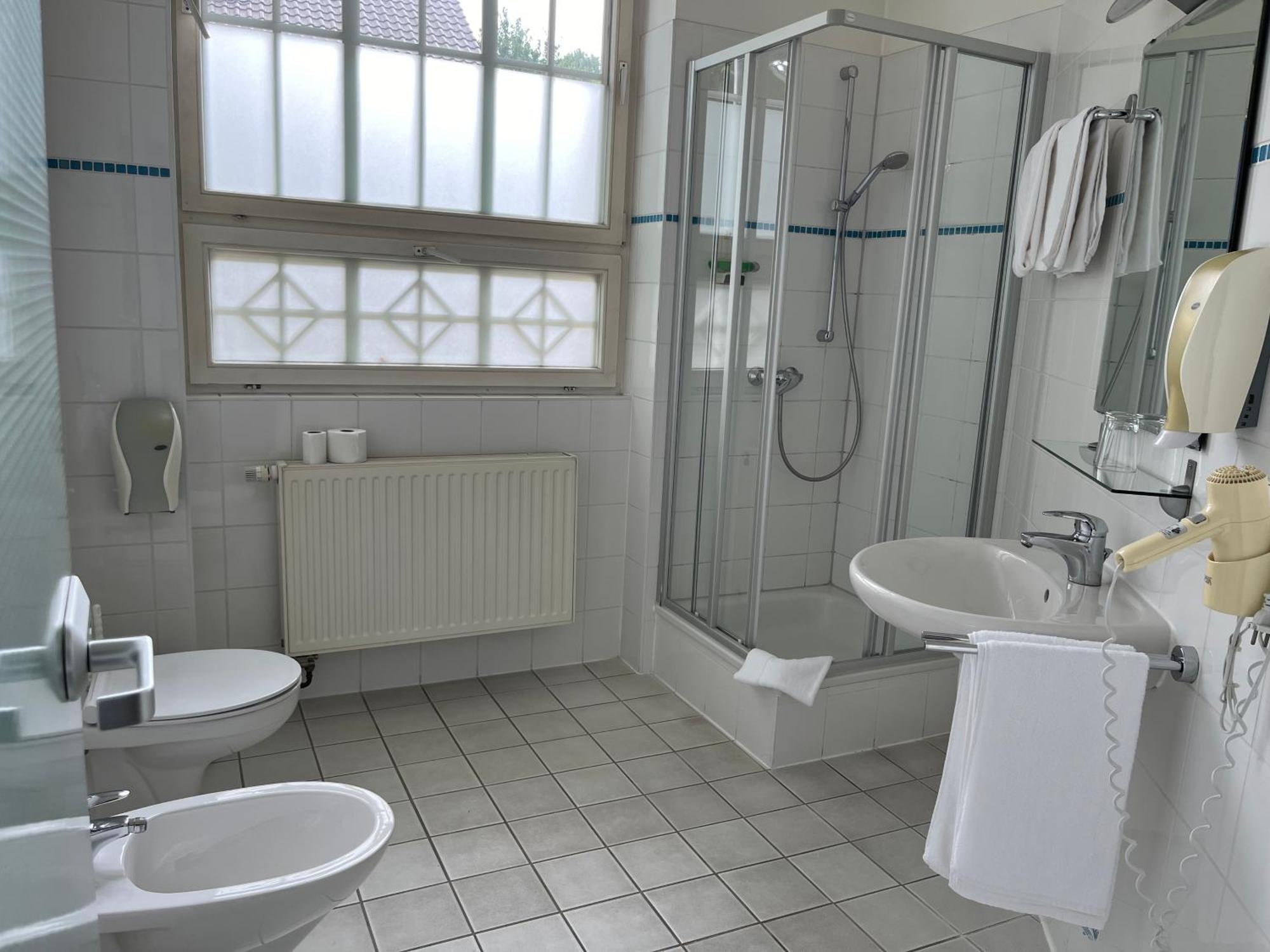 Hotel Hahn Gondelsheim Экстерьер фото